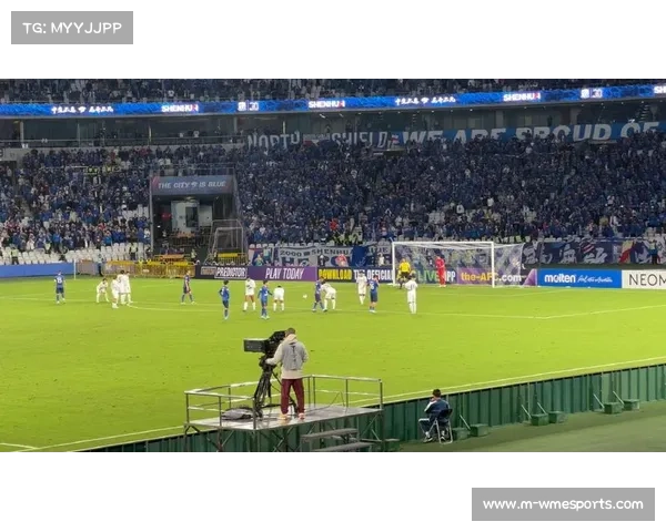 申花球员路易斯点球罚失，球队错失扳平良机